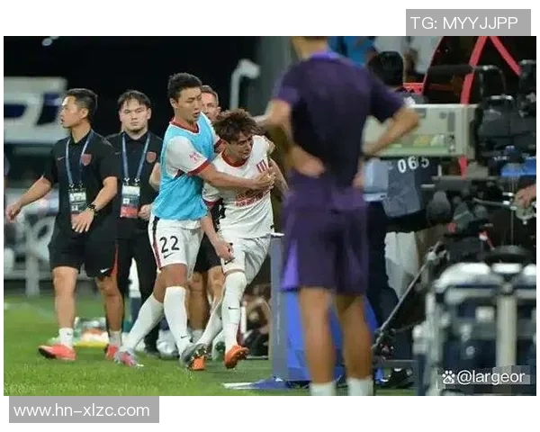 中超激战：拜仁大胜AC米兰红牌事件引发全场热议与战术分析