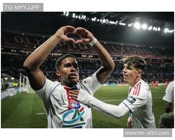 足总杯惊心动魄巴黎圣日耳曼逆转里昂引发转会热议